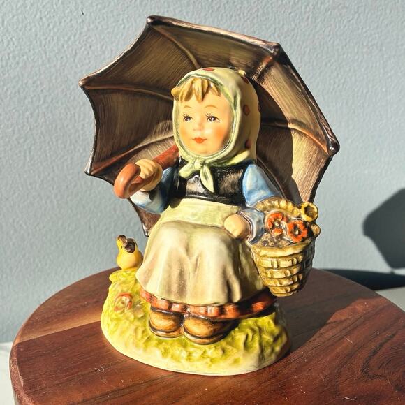 Vintage Goebel Hummel Figurine – “Smiling Through” Special Edition No. 91983